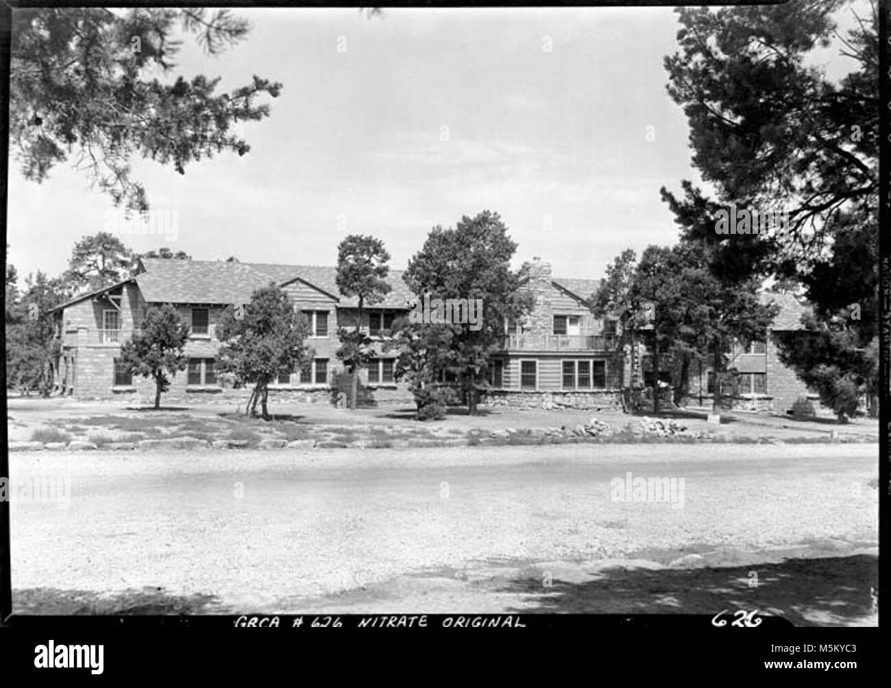 Grand Canyon storica Fred Harvey Mens dormitorio . FRED HARVEY CO. Uomini dormitorio IN GRCA VILLAGE, VICTOR HALL. Progettato da architetto Maria COLTER & chiamato dopo VICTOR PETROSSO, FRED HARVEY GRCA general manager. 03 AGO 1936 Foto Stock