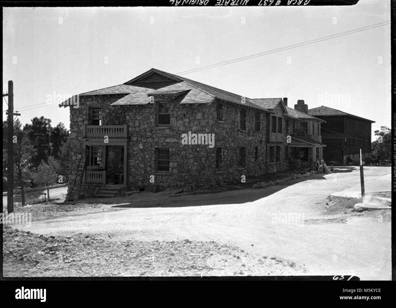 Grand Canyon Colter storico salone dormitorio costruzione . FRED HARVEY CO. Donne dormitorio dipendente, COLTER HALL - Disegnato da Mary colter. Costruzione in fase di ultimazione. 20 Ott 1937 Foto Stock