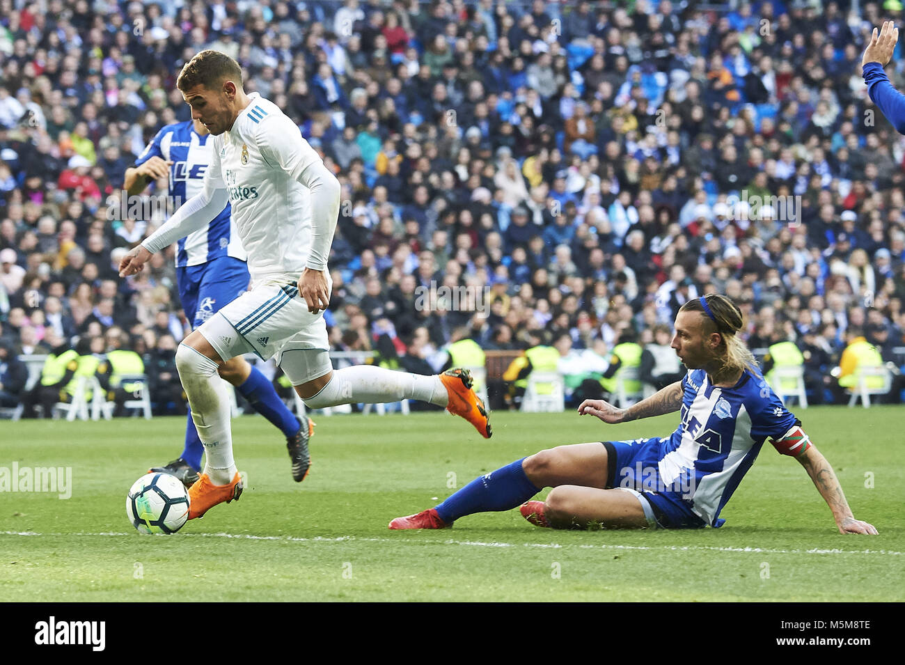 Madrid, Spagna. 24 Febbraio, 2018. Theo Hernandez (difensore; Real Madrid) in azione durante la Liga match tra il Real Madrid e Deportivlo Alaves a Santiago Bernabeu il 24 febbraio 2018 a Madrid, Spagna Credit: Jack Abuin/ZUMA filo/Alamy Live News Foto Stock