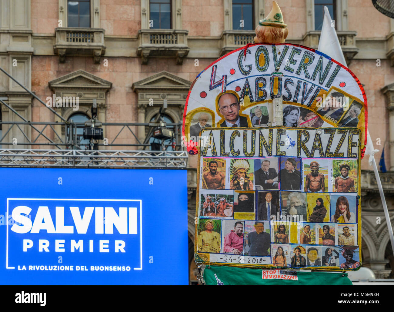 Milano, Italia - Feb 24, 2018: lontano-ala destra partito politico sostenitori, Lega Nord, stadio un rally a Piazza Duomo a Milano dove il partito della leader Matteo Salvini ha parlato davanti a della settimana prossima elezione generale. Il gruppo di estrema destra precedentemente noto come la Lega Nord è parte dell' ex Primo ministro Silvio Berlusconi a destra coalizione, insieme con i fratelli d'Italia. Italia intensificato la sicurezza per le dimostrazioni di massa da lontano a destra e gruppi antifascisti in tutto il paese Foto Stock
