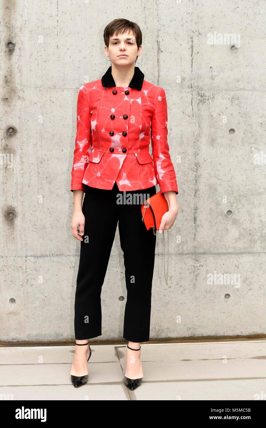 La donna della settimana della moda autunno inverno. 2018 2019 Giorgio Armani Arrivi nell immagine Sara Serraiocco Credit Indipendente Photo Agency Srl Alamy Live News Foto stock Alamy