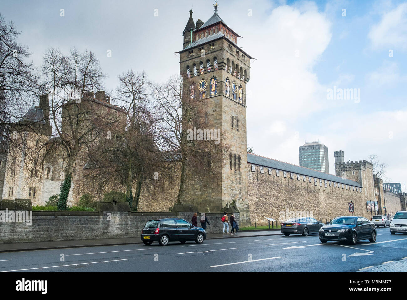 La Torre dell'orologio del Castello di Cardiff nel centro di Cardiff in Galles. Foto Stock