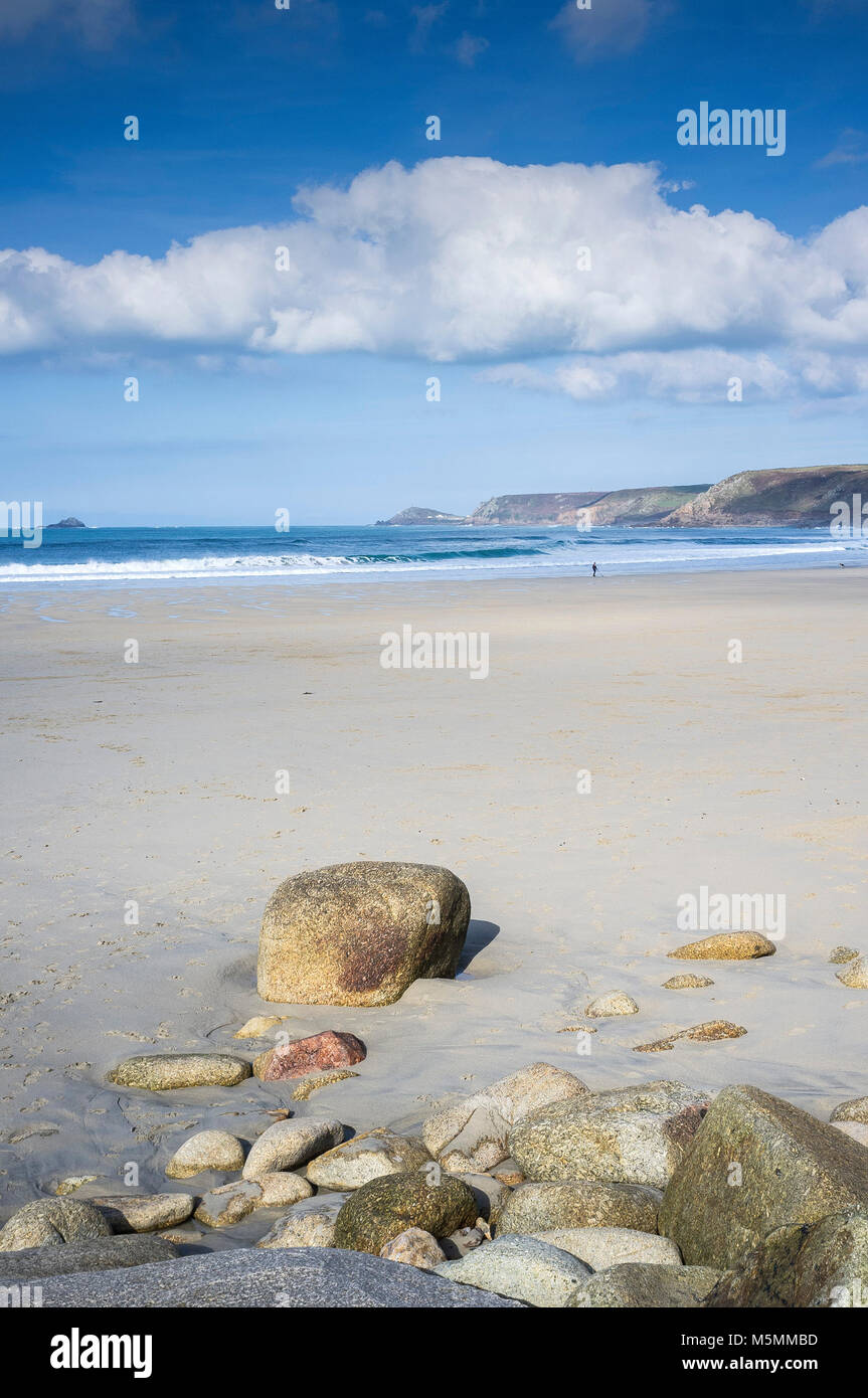 Bassa marea a Sennen Cove Beach Cornovaglia. Foto Stock