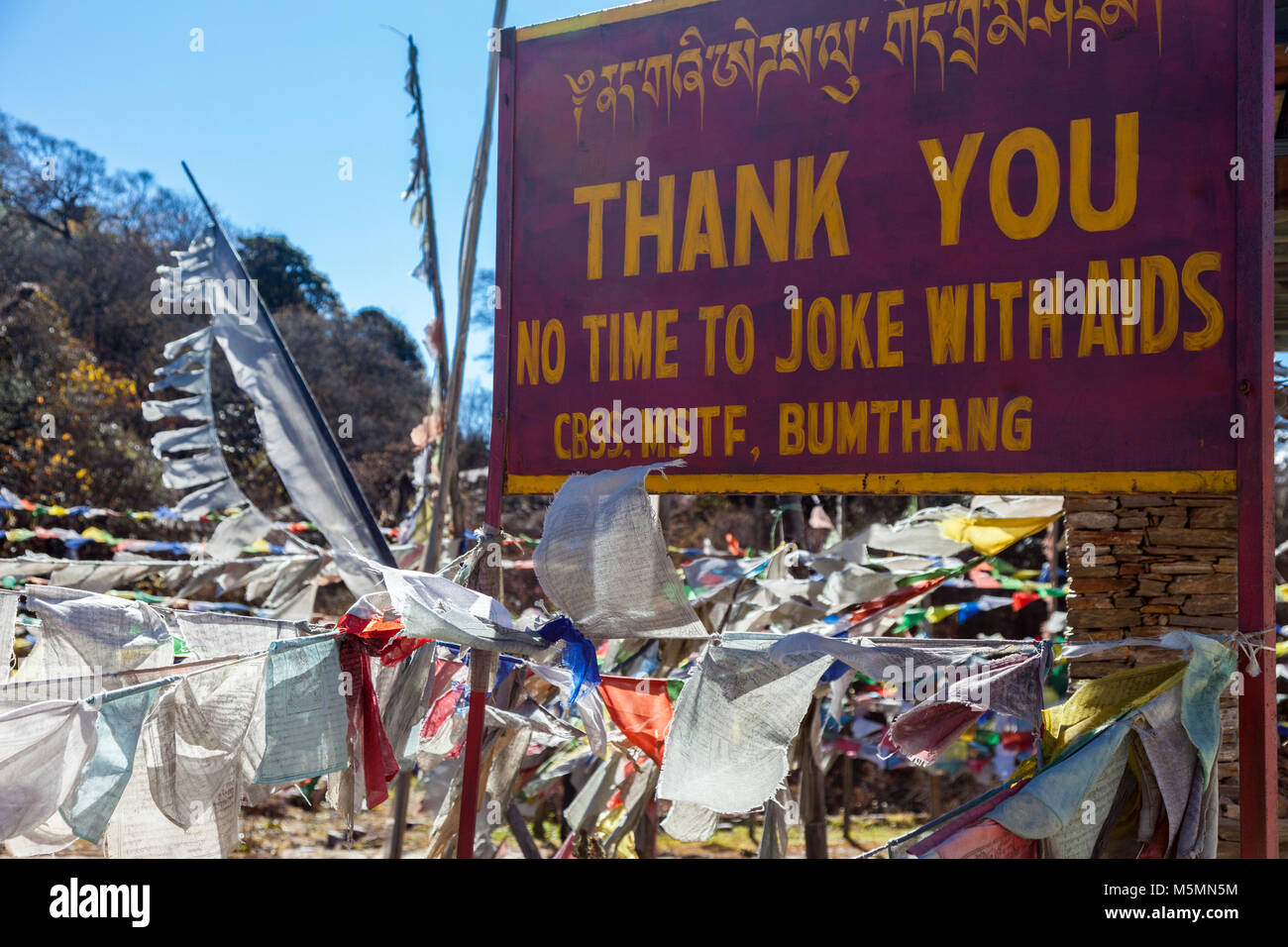 Trongsa, Bhutan. La consapevolezza del AIDS Segno, Yotong passano tra Jakar e Trongsa. Foto Stock