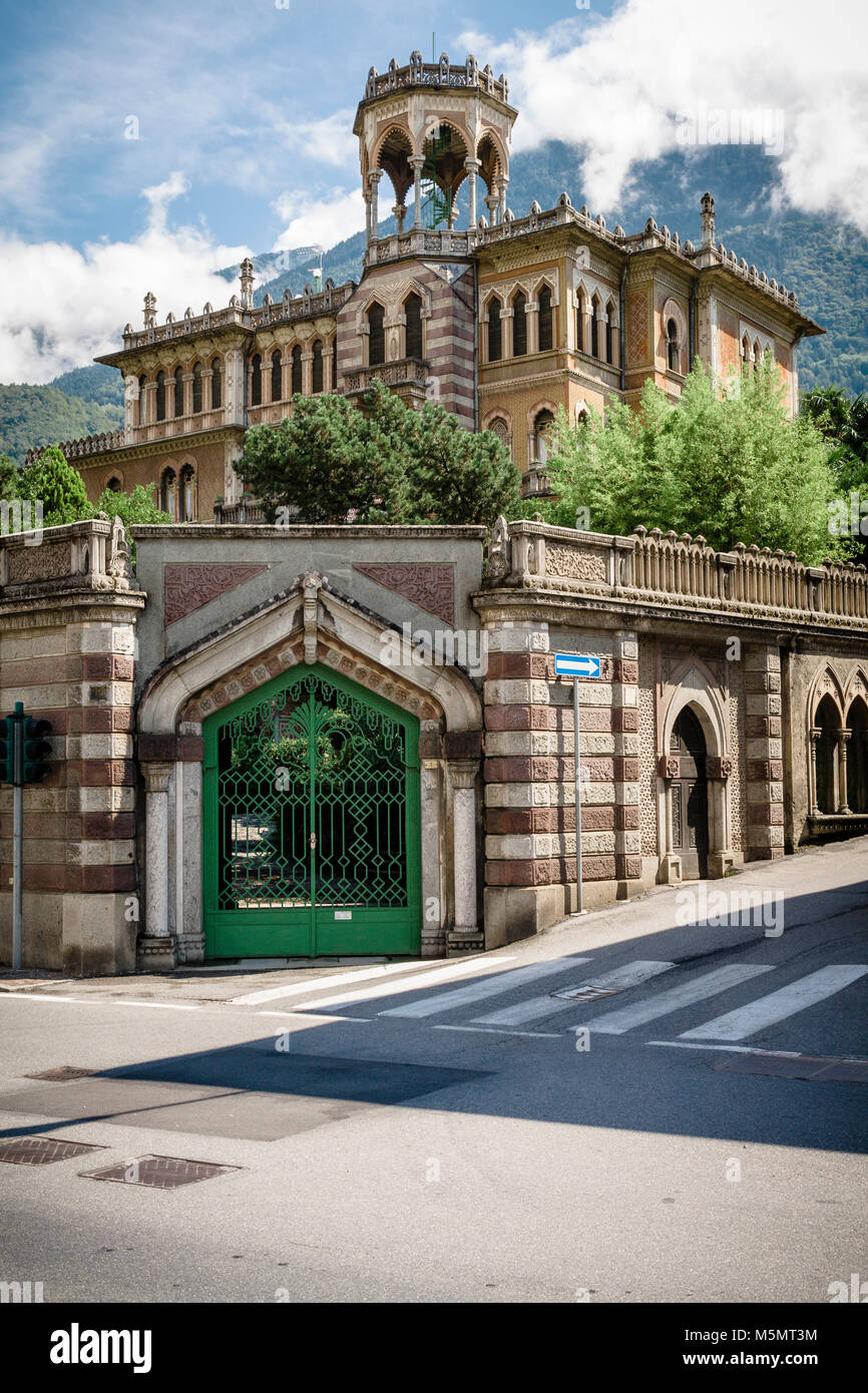 La Villa Gheza, un elaborato in stile moresco / stile islamico house di Boario Terme della zona di Brescia di Italia, progettato da Eugenio Bertacchi, 1929-35. Foto Stock