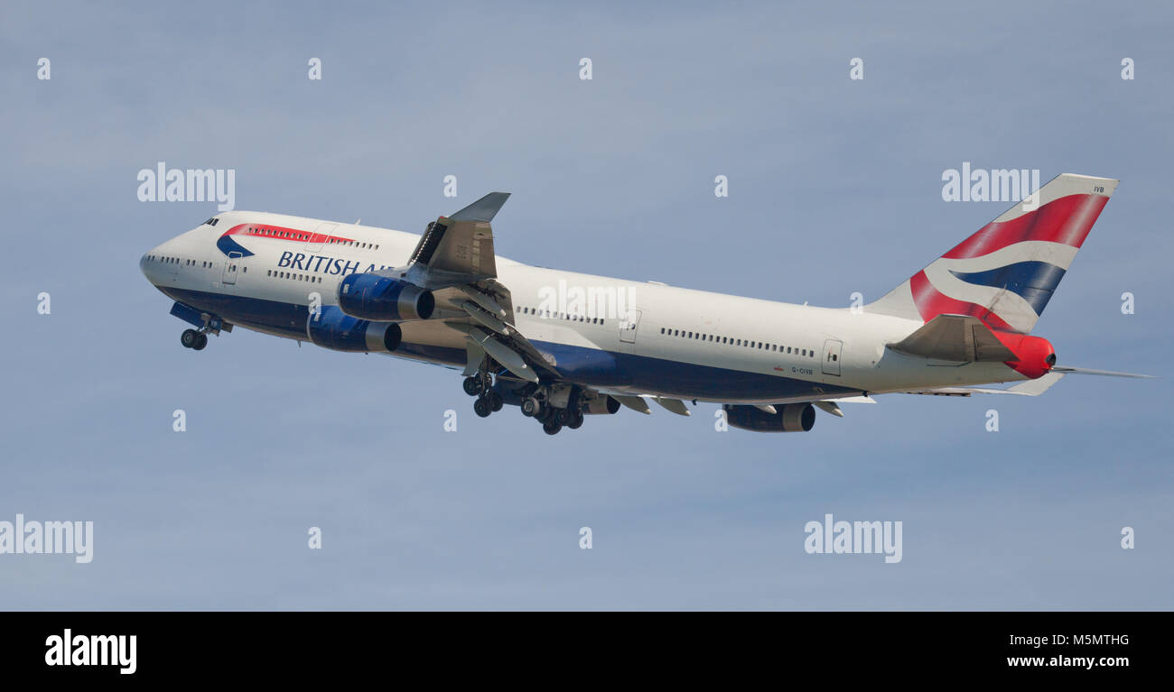 British Airways Boeing 747 Jumbo Jet G-CIVB con partenza dall'aeroporto londinese di Heathrow LHR Foto Stock