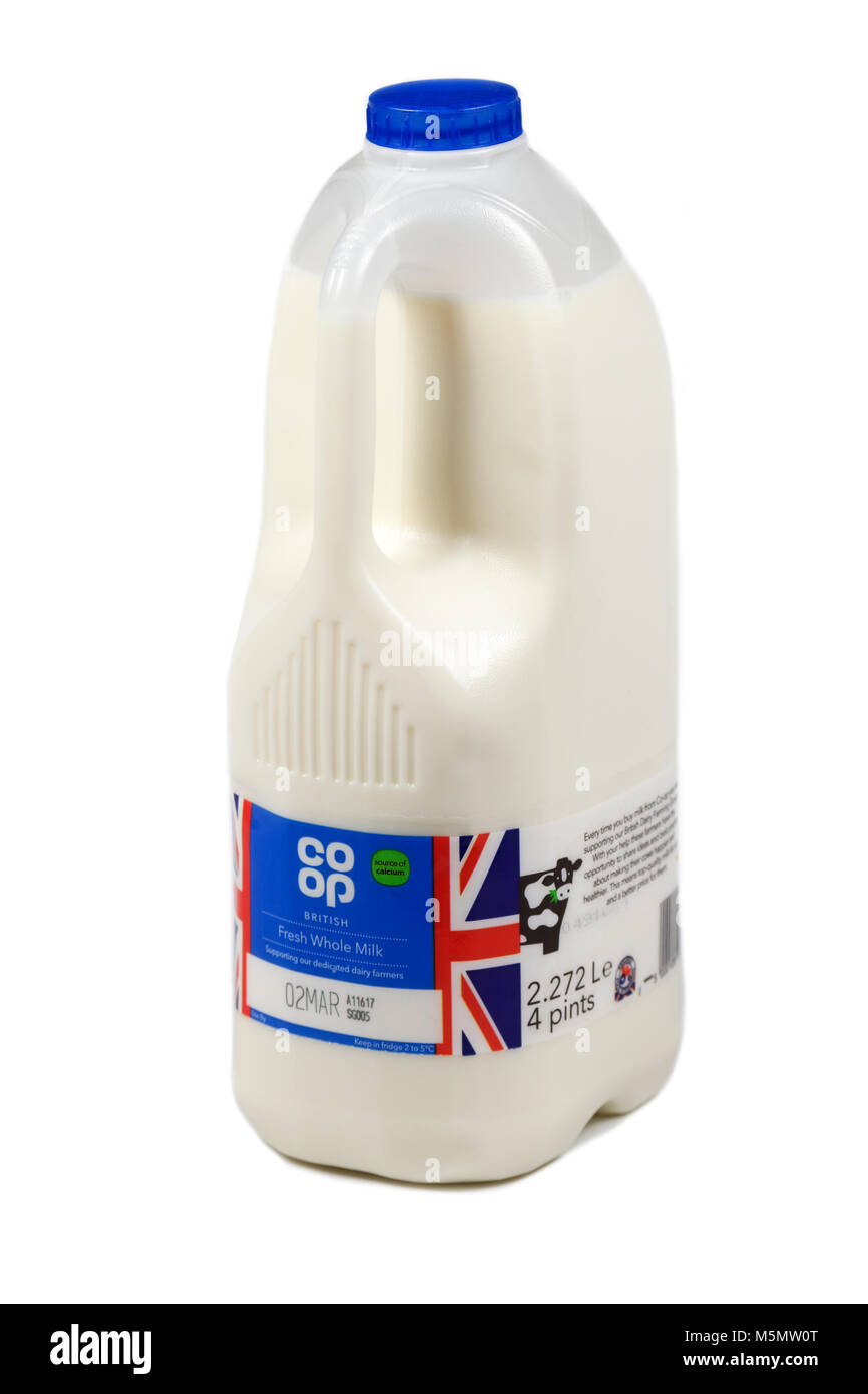 4 pinta di co-op cartone di latte intero isolato su sfondo bianco Foto Stock