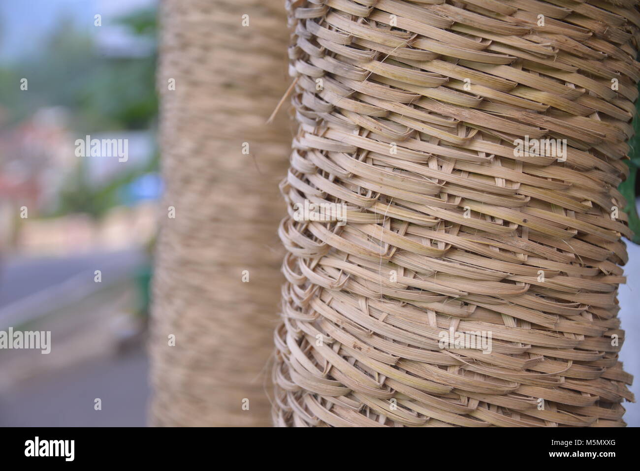 Impilati in vimini di bambù per la vendita Foto Stock