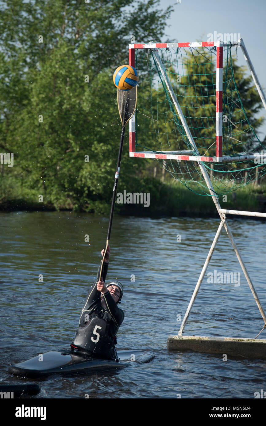 I Paesi Bassi. Uithoorn. 14-05-2017. Canoa polo Foto Stock
