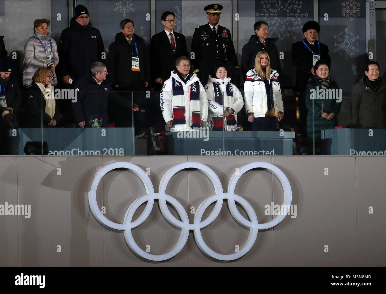 Il Presidente sud coreano Moon Jae-in Corea del Sud la first lady Kim Jung-sook e Ivanka Trump accanto al vice presidente della Corea del Nord con la sua sentenza Partito dei lavoratori Comitato Centrale Kim Yong Chol (in alto a destra) durante la cerimonia di chiusura del PyeongChang 2018 Giochi Olimpici Invernali a PyeongChang Olympic Stadium in Corea del Sud. Foto Stock