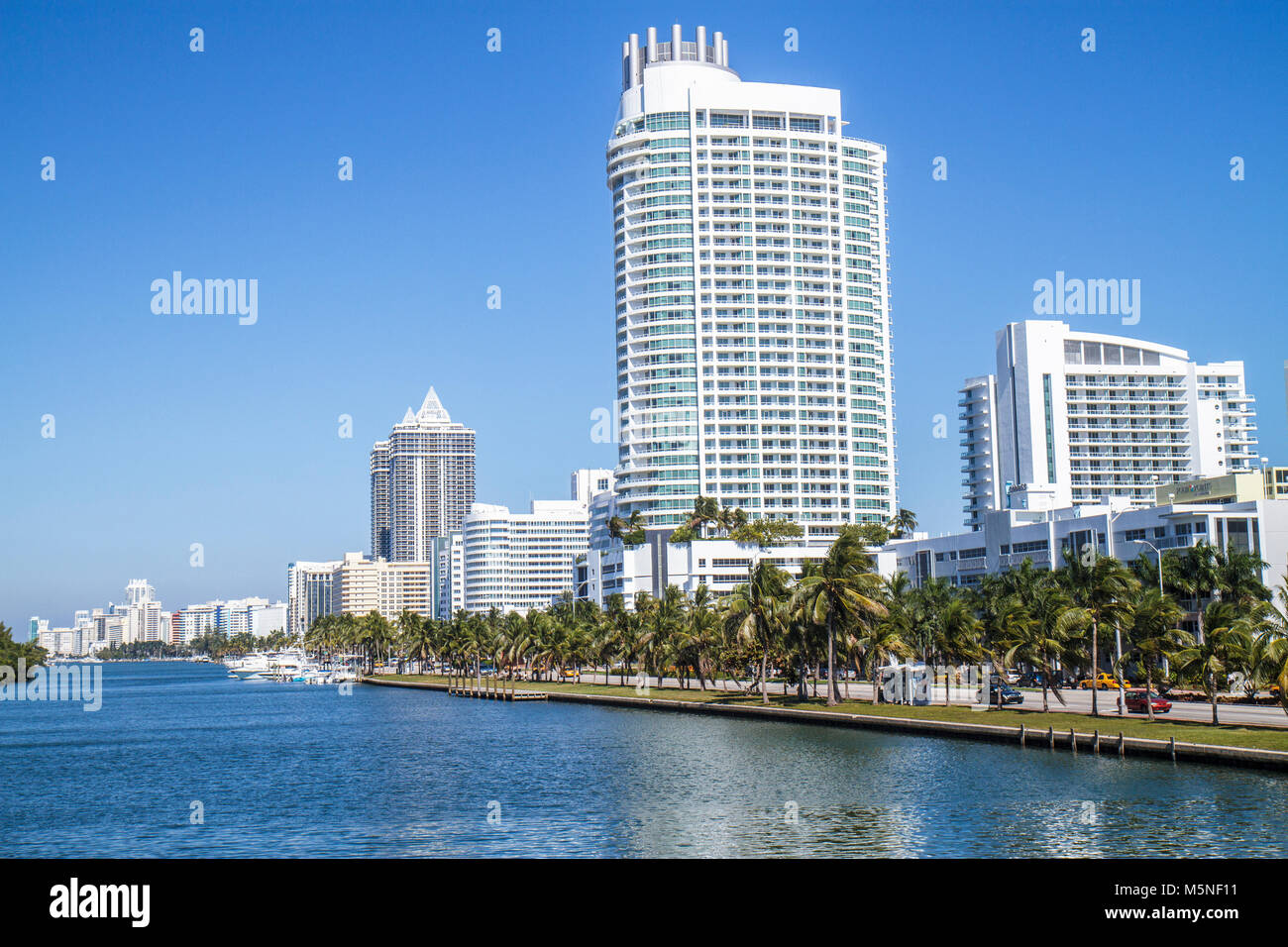 Miami Beach Florida, Indian Creek, Collins Avenue, Millionaires' Row, condominio appartamenti residenziali edificio edifici alloggio, Fontaineblea Foto Stock
