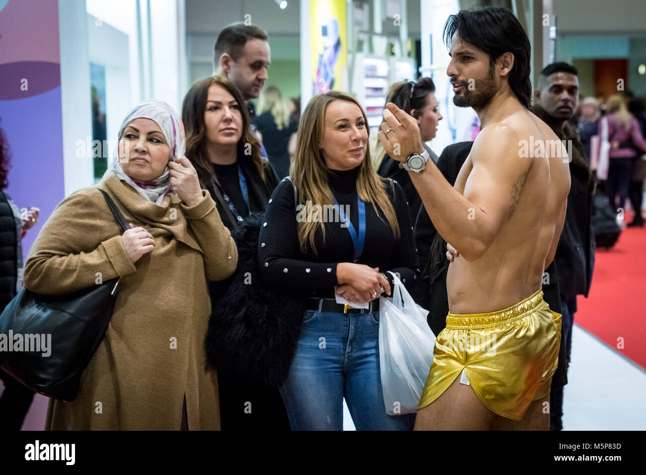 Londra, Regno Unito. Il 25 febbraio, 2018. Bellezza professionali Expo di Londra al centro Excel. Credito: Guy Corbishley/Alamy Live News Foto Stock