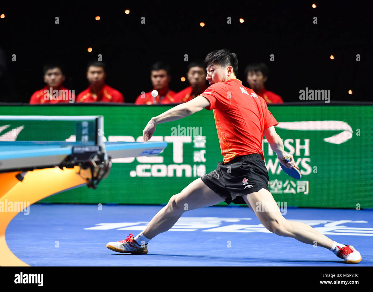 Londra, Regno Unito. Il 25 febbraio 2018. Ma a lungo della Cina durante la International Table Tennis Federation Team World Cup match finale tra ma a lungo della Cina contro Koki Niwa a scatola di rame Arena di Domenica, 25 febbraio 2018. Londra Inghilterra. Credito: Taka G Wu Credito: Taka Wu/Alamy Live News Foto Stock