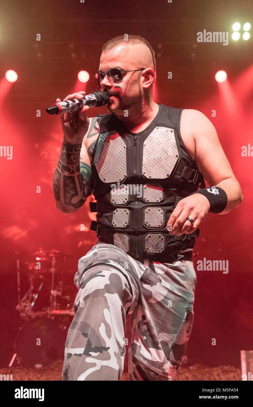 Madison, Wisconsin, Stati Uniti d'America. 24 Febbraio, 2018. JOAKIM BRODEN di Sabaton durante al Orpheum in Madison, Wisconsin Credit: Daniel DeSlover/ZUMA filo/Alamy Live News Foto Stock