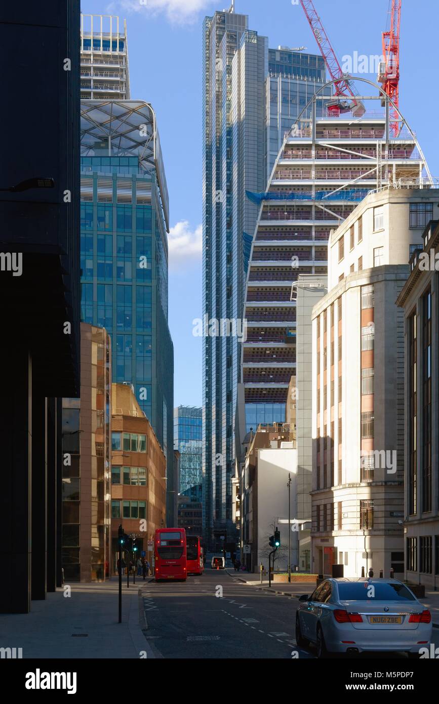 Duchi posto nella città di Londra che guarda verso la Broadgate grattacielo Torre England Regno Unito Foto Stock