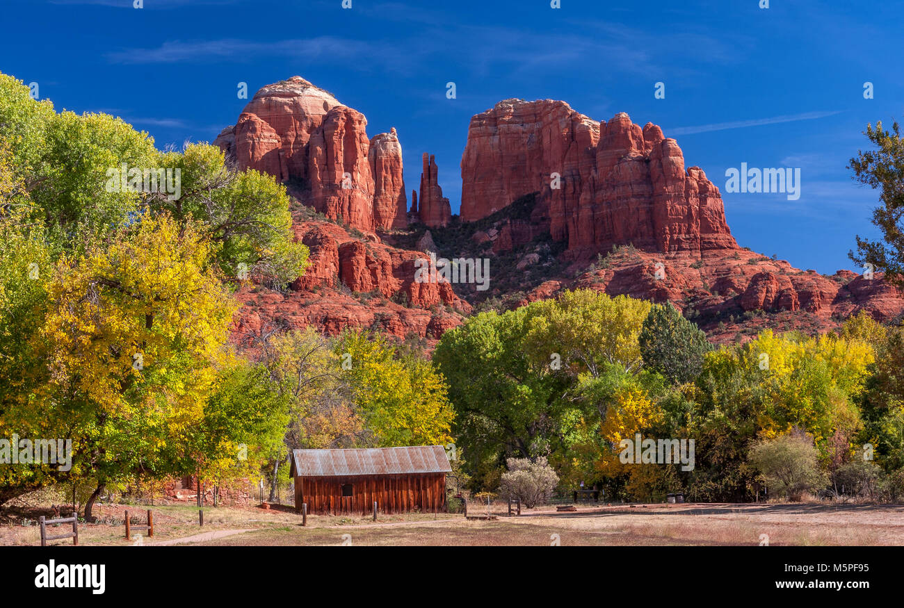 Cathedral Rock in Oak Creek Canyon, vicino alla città di Sedona, Yavapai County, Arizona, Stati Uniti Foto Stock