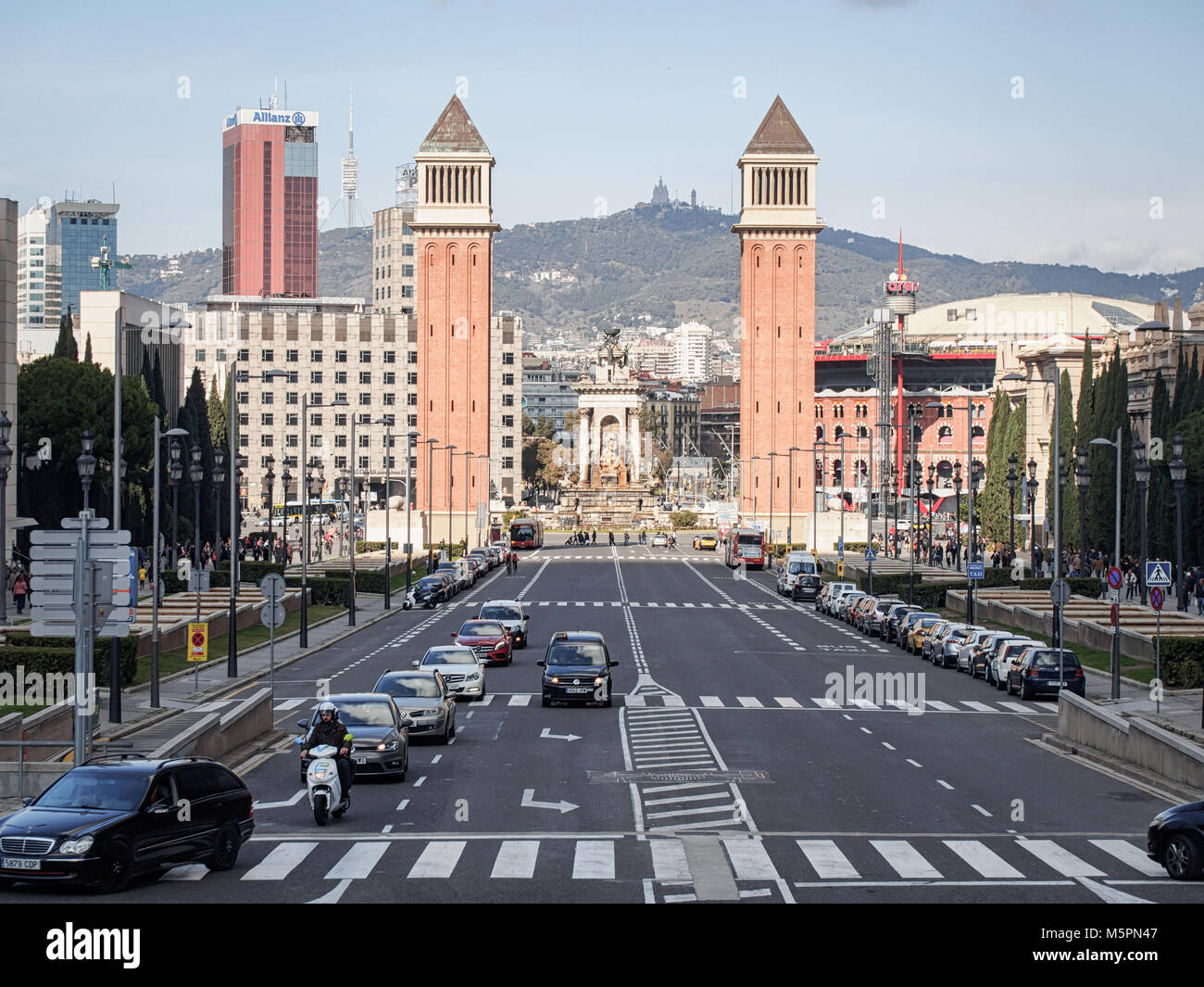 Barcellona, Spagna-febbraio 18, 2018: vista di Viale Regina Maria Cristina nel quartiere Sants-Montjuic Foto Stock