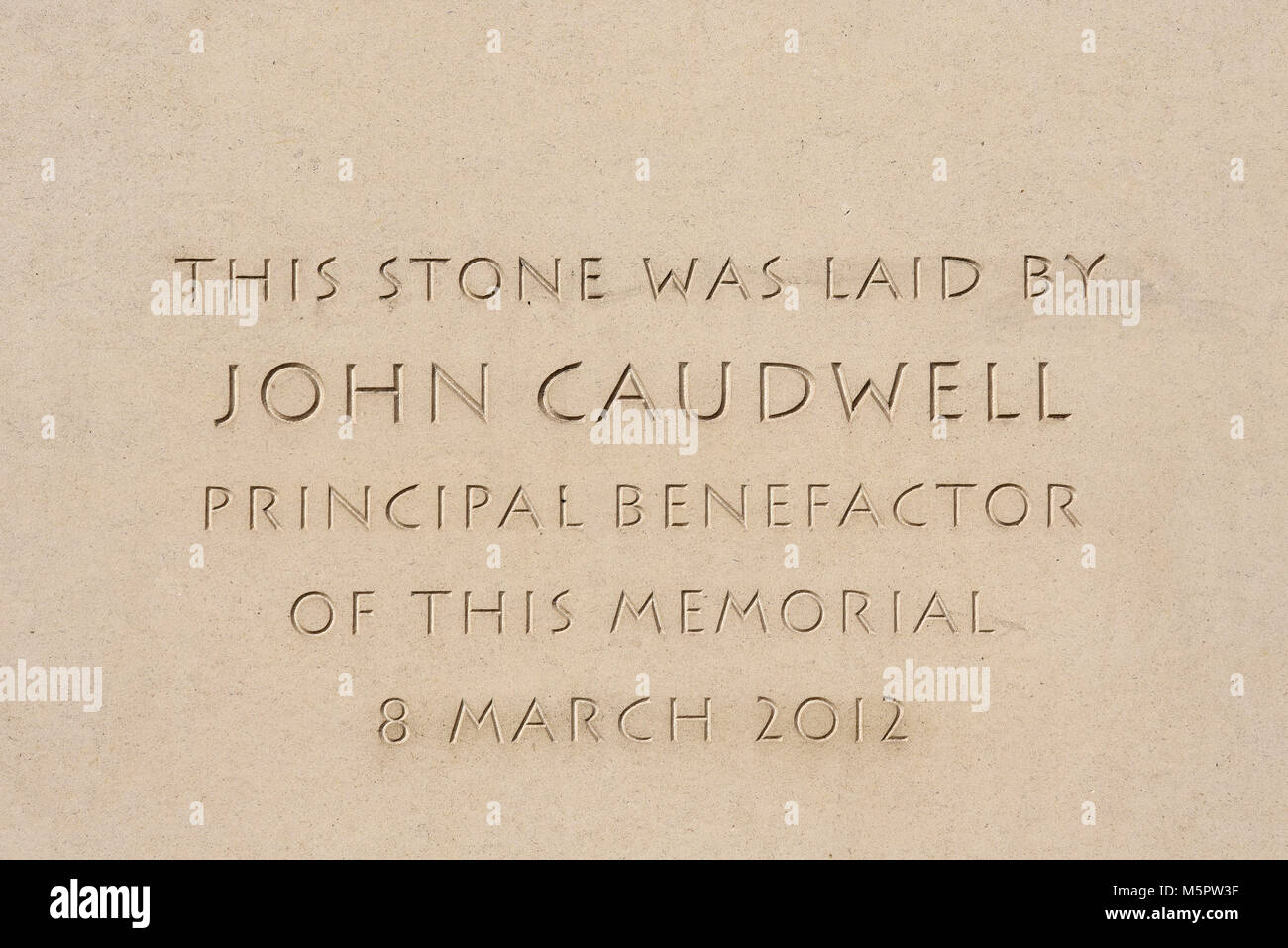 Comando Bombardieri Memorial in Green Park, London, Regno Unito. Dettagli scolpiti dedicando John Caudwell principal benefattore. Pietra di Portland commemorazione Foto Stock