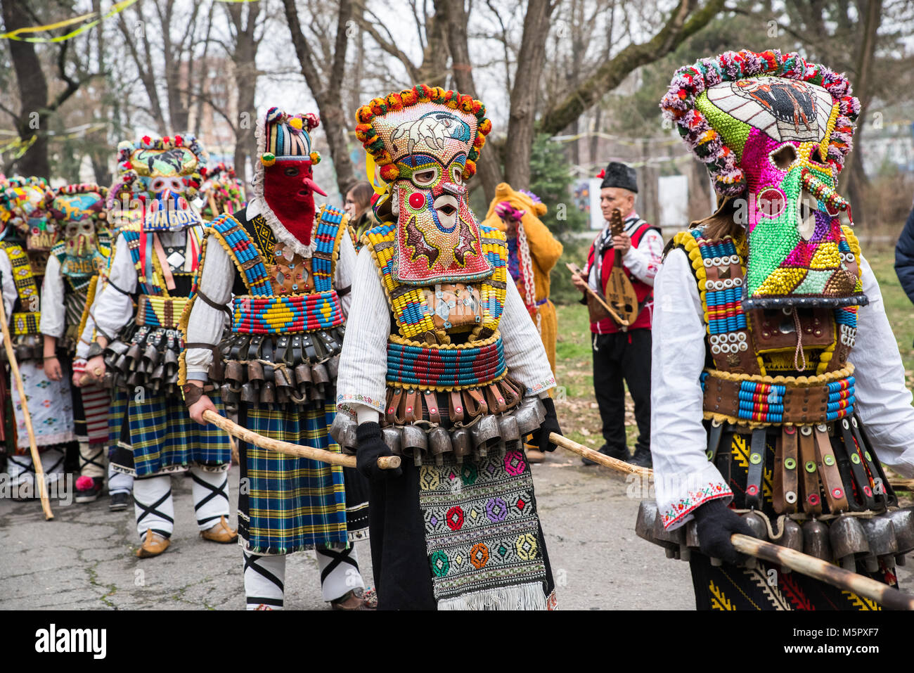 Persone in tradizionale carnevale costumi kuker Foto Stock