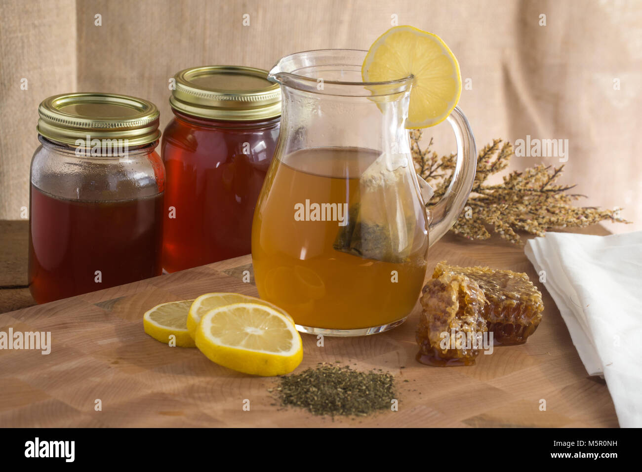 Rimedio naturale per una salute ottimale - miele, tè e limone calmare la  gola e la facilità di tosse - plus è dolce e deliziosa per le attività  quotidiane di uno stile