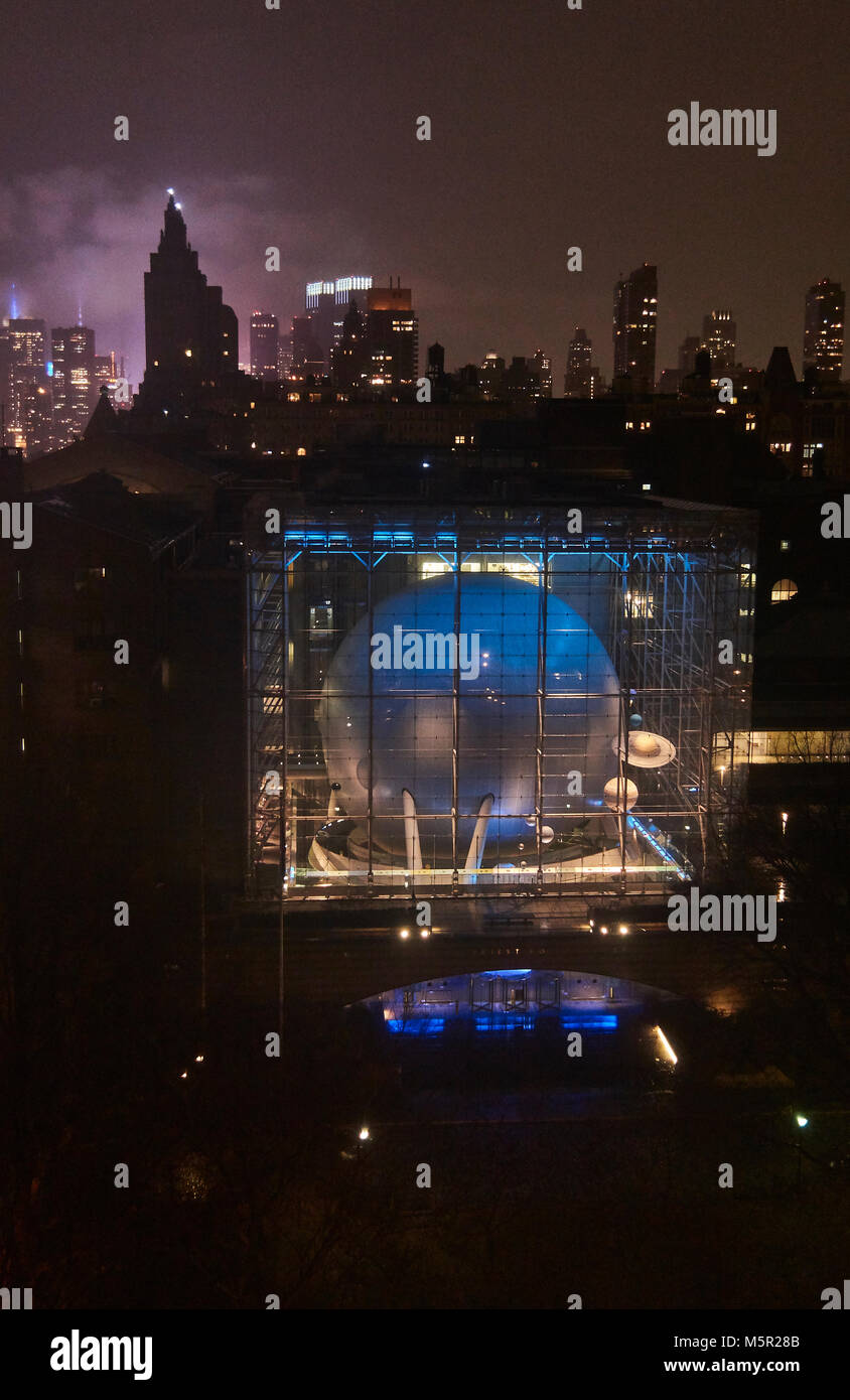 Museo di Storia Naturale di New York di notte Foto Stock