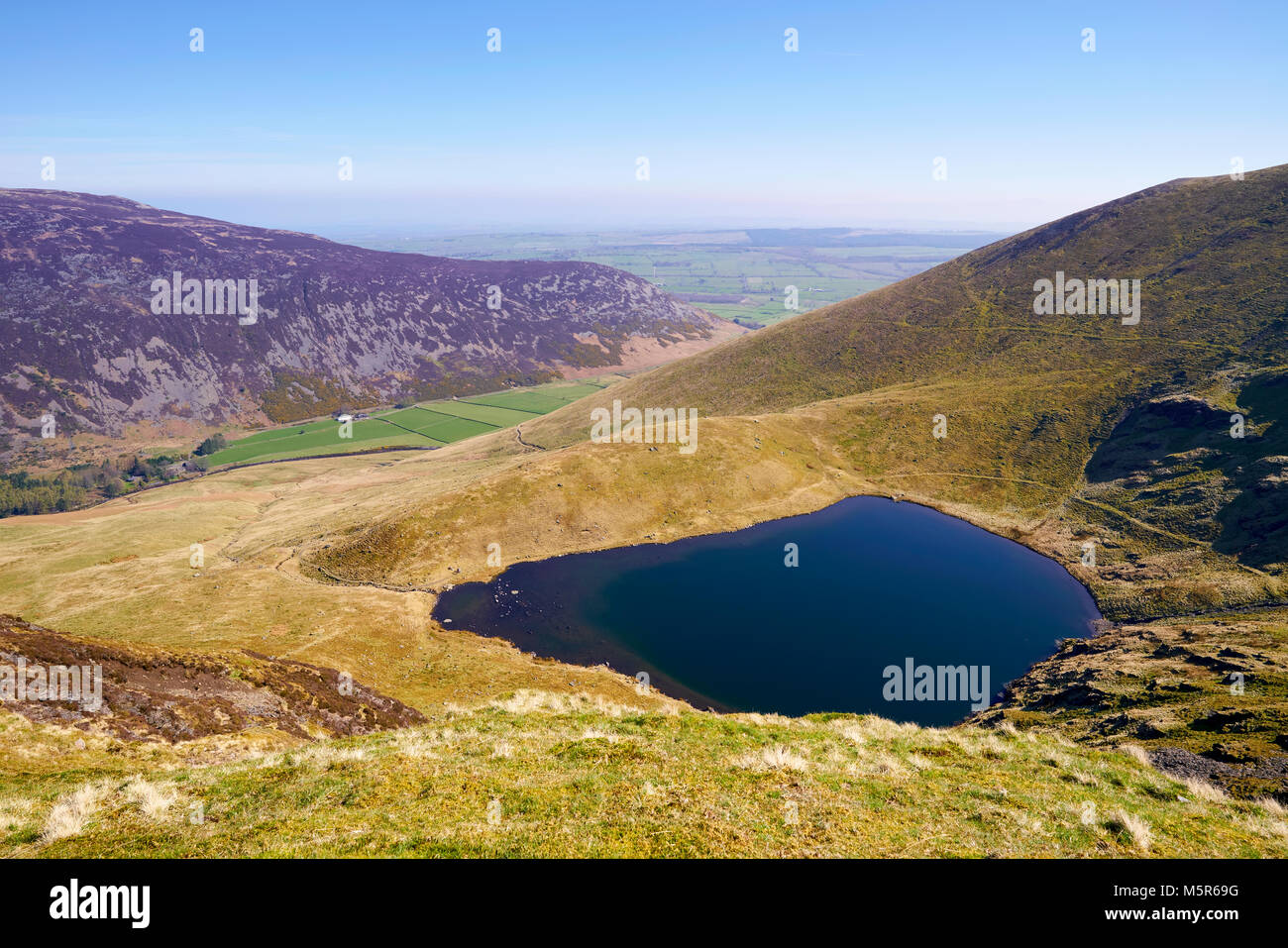 Vista aerea del Bowscale Tarn nel Lake District inglese, UK. Foto Stock