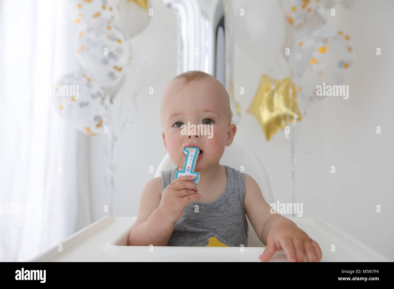 Baby boy celebrando primo compleanno Foto Stock