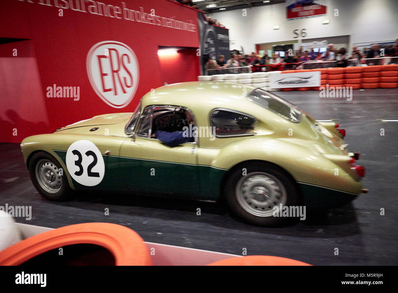 MGA Twin Cam Le Mans no32 race car reg SRX 210. Mostra presso il centro Excel di Londra classic car show 2018. Londra, Inghilterra, Regno Unito Foto Stock