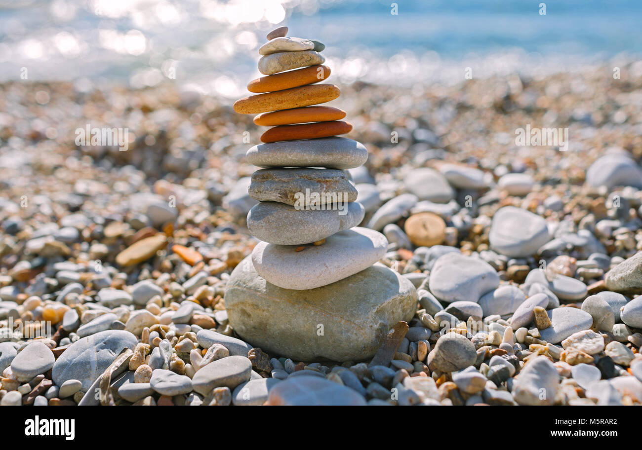 Sasso, o ciottolo saldo sulla spiaggia Foto Stock