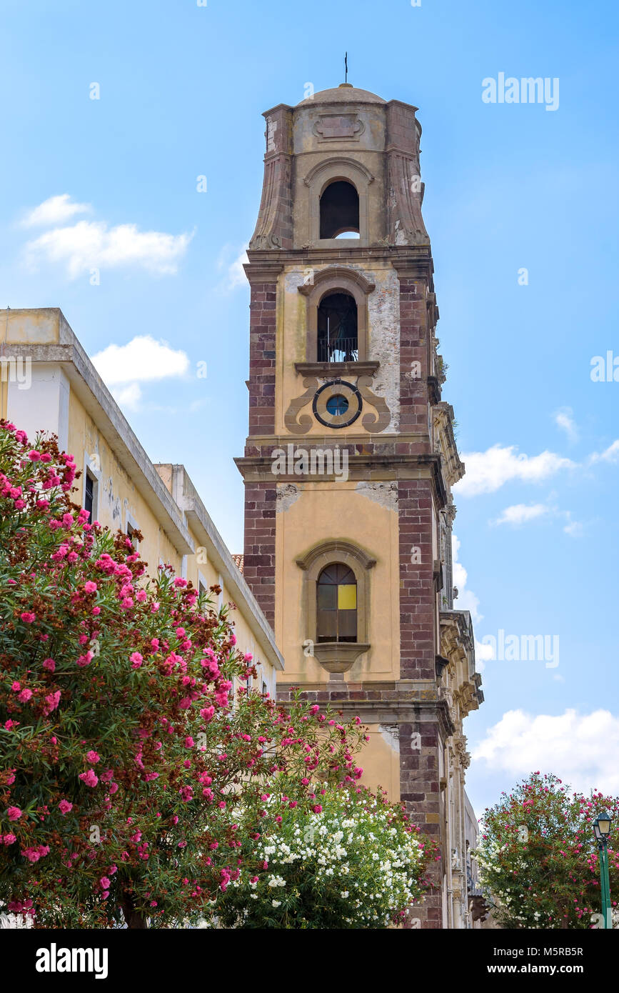 Piazza massiccia in quattro mosse dal campanile della cattedrale di Lipari, Isole Eolie, Italia Foto Stock