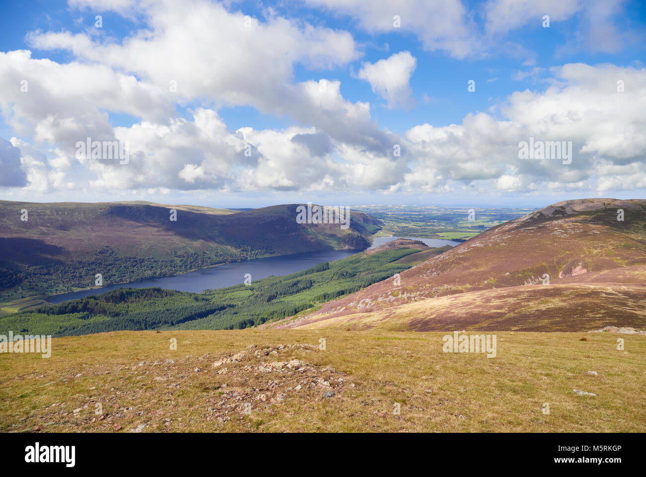 Viste di Ennerdale acqua con il vertice di Gtreat Nato a destra. Il Lake District inglese, UK. Foto Stock