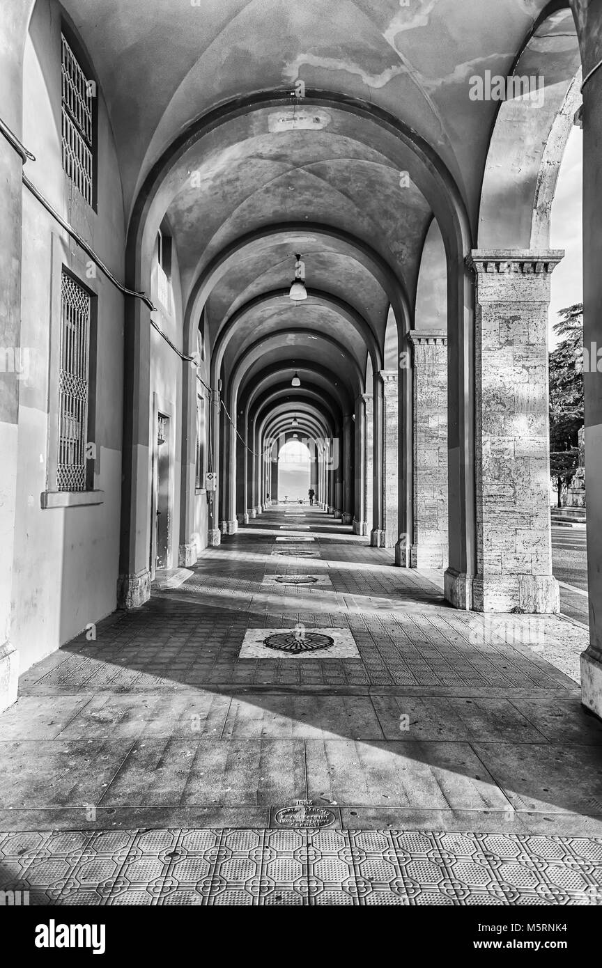 Portico panoramico vicino a Corso Vannucci, nel centro della città di Perugia, Italia Foto Stock
