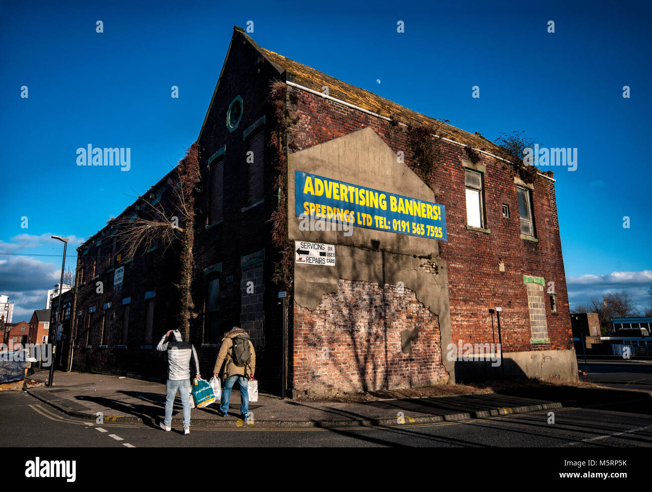 Sunderland, Regno Unito. Il 25 febbraio, 2018. La vecchia sede di J velocizzando, che una volta ruotato fuori le vele per molte navi costruite lungo il corso del fiume usura, si crogiola nel pomeriggio di sole. L'edificio sarà demolito la prossima settimana per fare la strada per 78 appartamenti di studenti che saranno parte di uno dei principali della città oggi le esportazioni - Istruzione superiore. (C) il credito: Paolo Swinney/Alamy Live News Foto Stock
