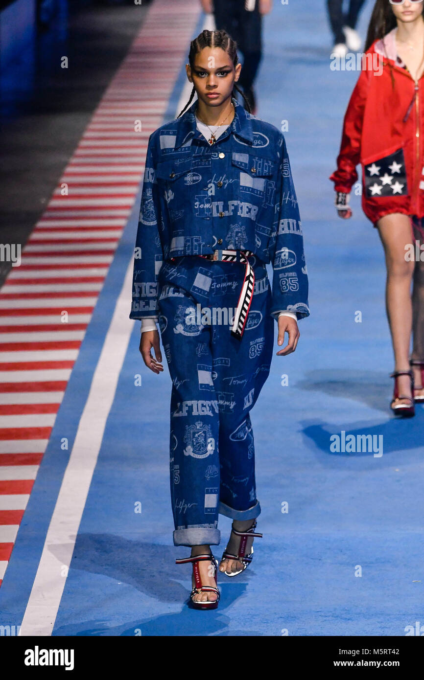 Tommy hilfiger fashion show immagini e fotografie stock ad alta risoluzione  - Alamy