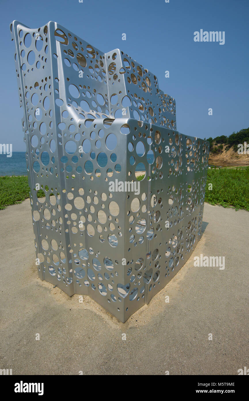 Lo Shintoismo Ohtake "hipyard opere" scultura al Benesse House gallery, Naoshima, Giappone. Foto Stock