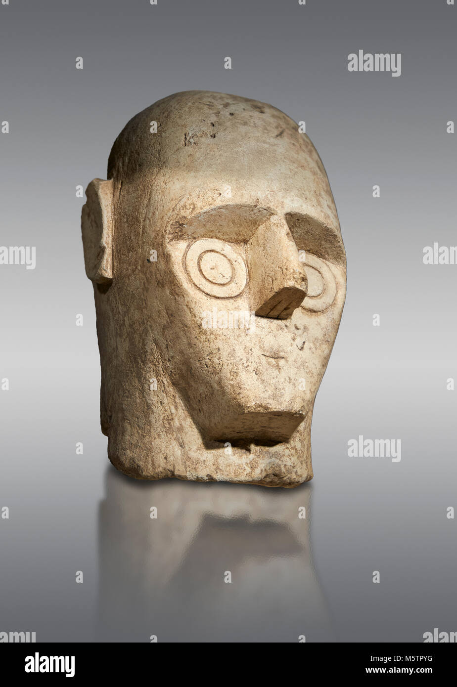 Ix secolo a.c. i giganti del Mont'e Prama nuragico testa di pietra dalla statua di un pugile, Mont'e Prama sito archeologico, Cabras. Museo archeologico nazi Foto Stock