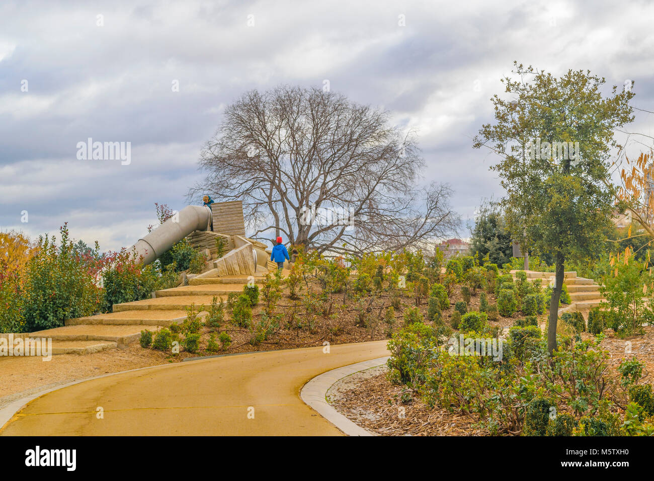 Giorno urbano scena invernale al distretto di Arganzuela park, Madrid, Spagna Foto Stock