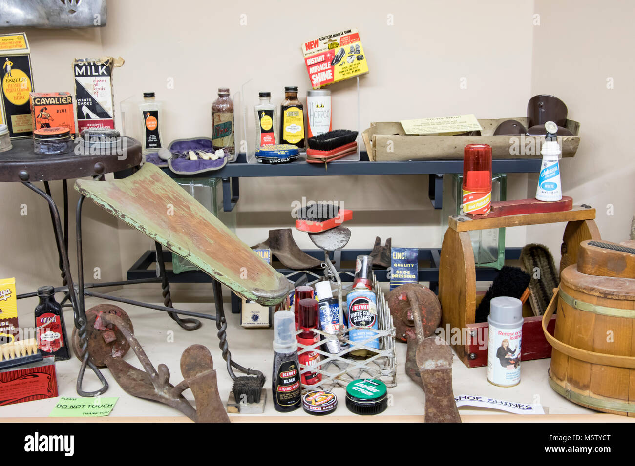 Pocatello, Idaho, Stati Uniti d'America - 3 Febbraio 2018 : Vintage prodotti di cura e manutenzione sul display nel Museo di pulito. Foto Stock