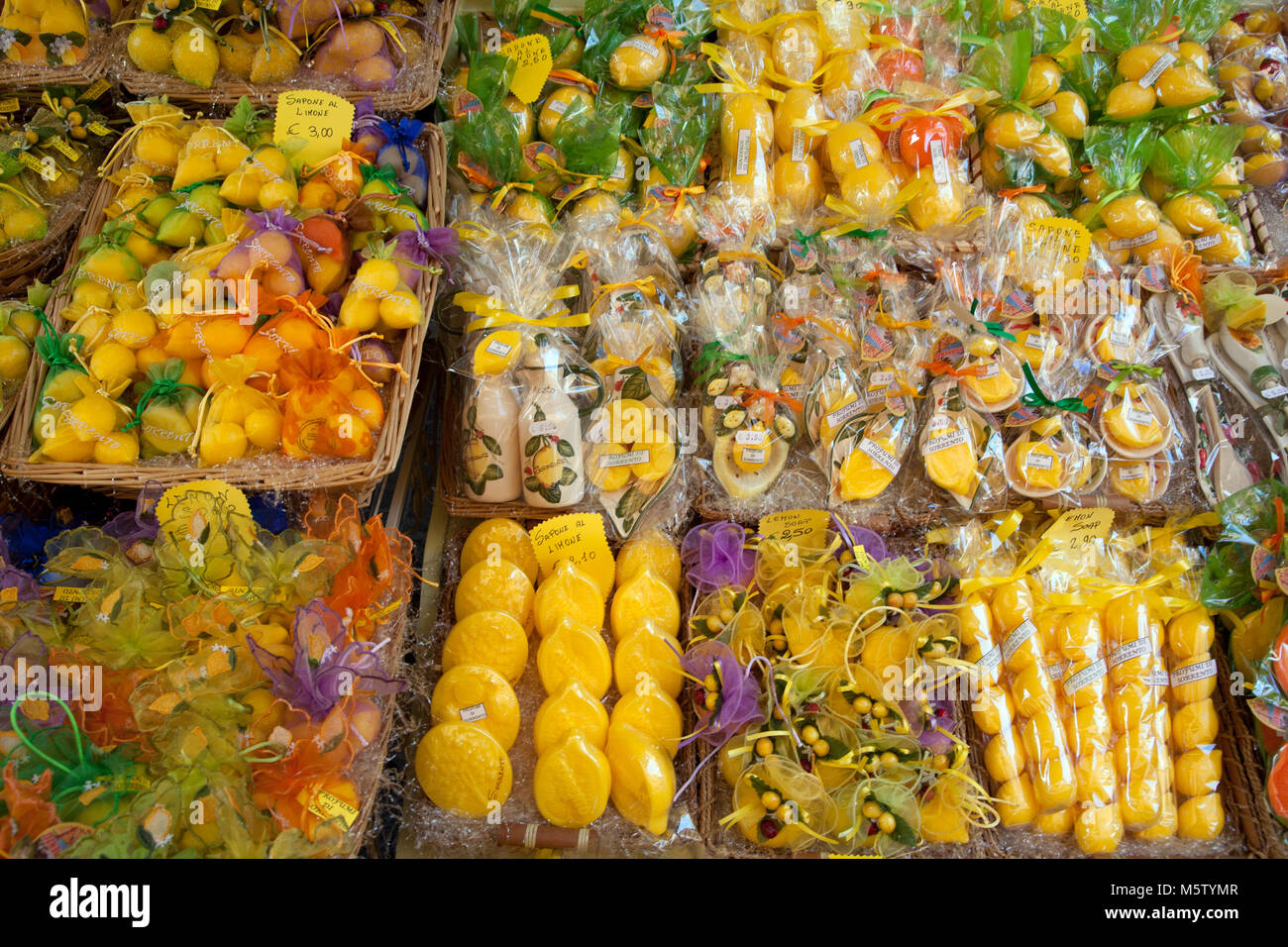 Sapone al limone immagini e fotografie stock ad alta risoluzione - Alamy