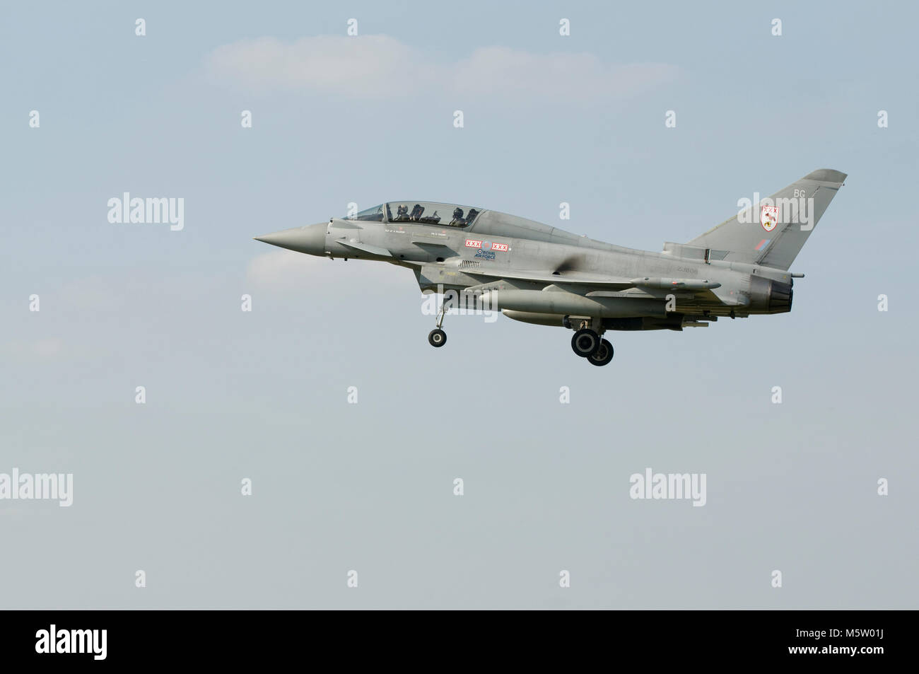 Eurofighter Typhoon T.3 ZJ808 di 29 (R) Squadron, Royal Air Force, essendo azionato da 3 Sqd presso la sua casa di base a Coningsby, 1 settembre 2010 Foto Stock