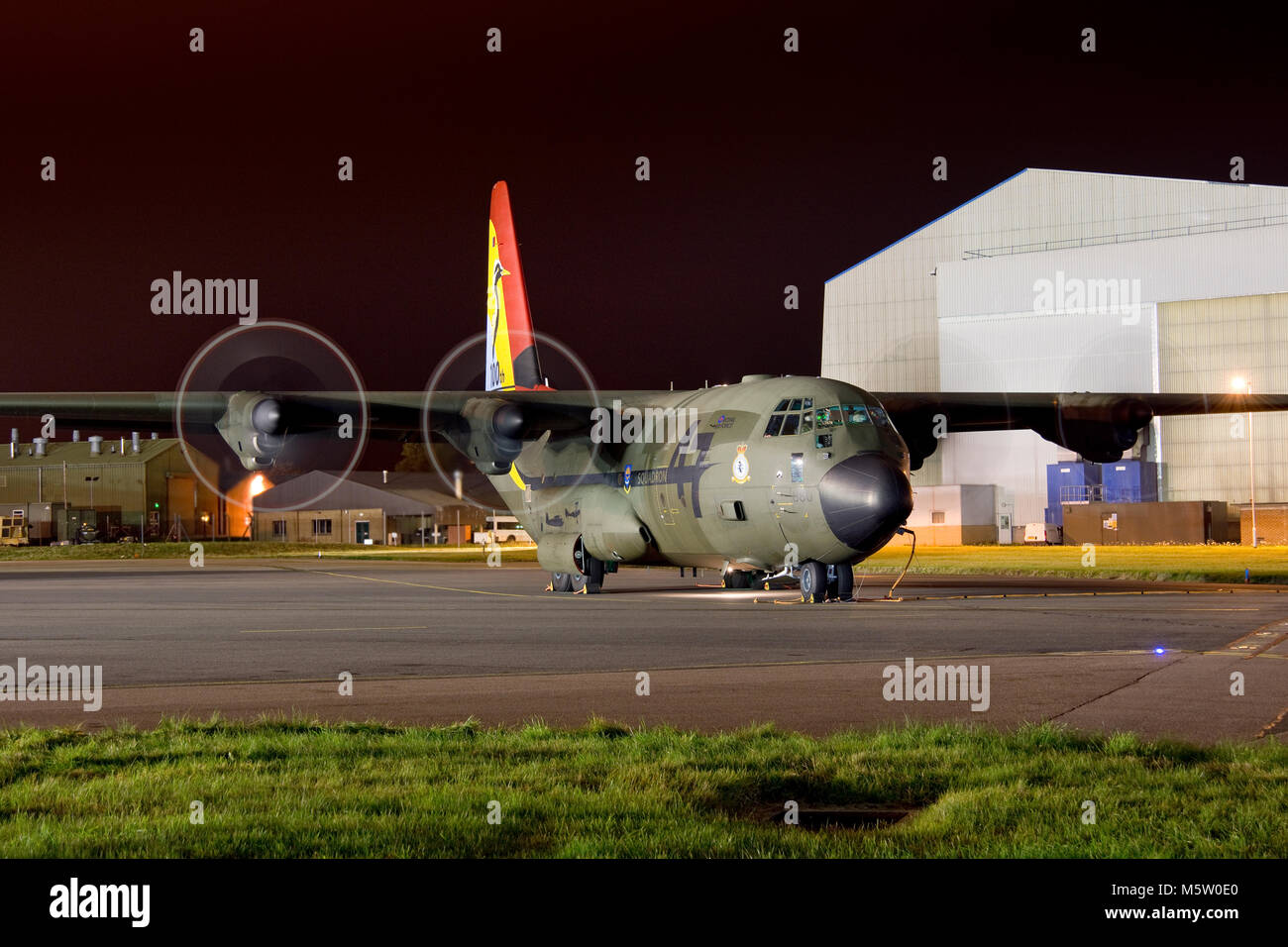 Lockheed C-130J Hercules C.5, ZH880 di 47 Sqd, RAF indossando dei contrassegni speciali per celebrare i cento anni di 47 Sqd basato e visto a Brize Norton Foto Stock