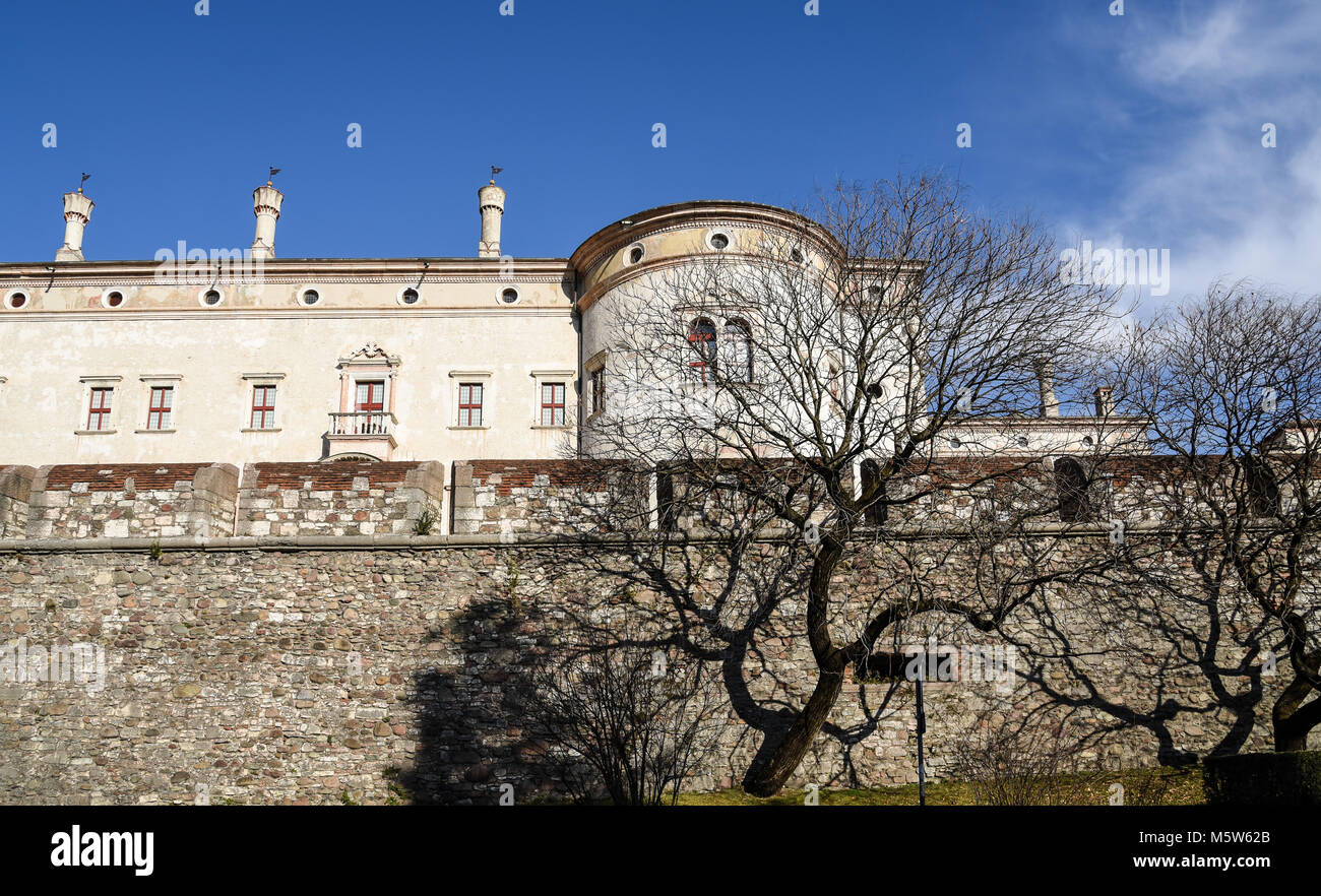 Il maestoso Castello del Buonconsiglio nel cuore della città di Trento torri in Trentino Alto Adige, Italia. Il castello è il più importante secolare Foto Stock