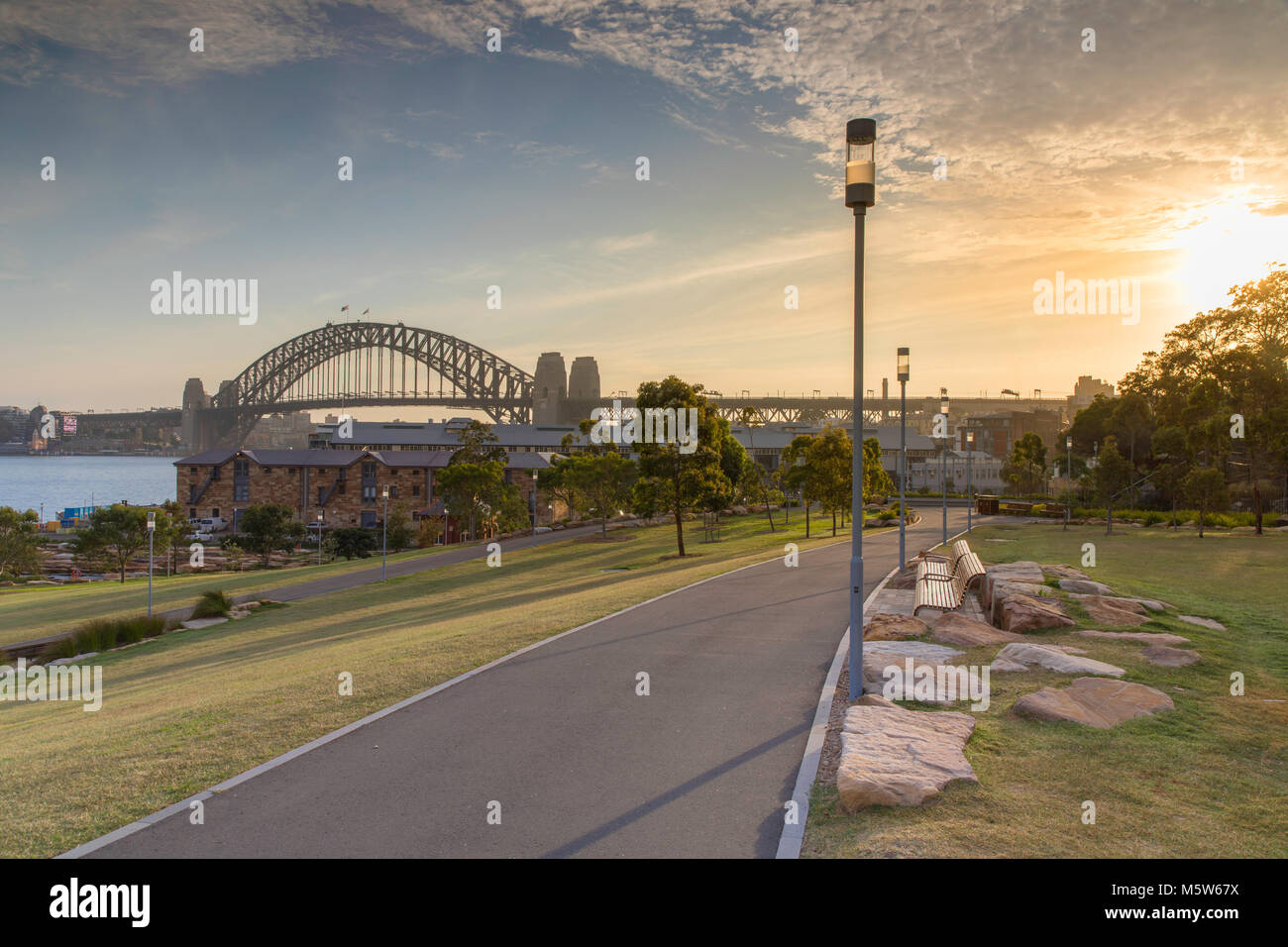 Il Ponte del Porto di Sydney dal molo di Barangaroo Riserva, Sydney, Nuovo Galles del Sud, Australia Foto Stock