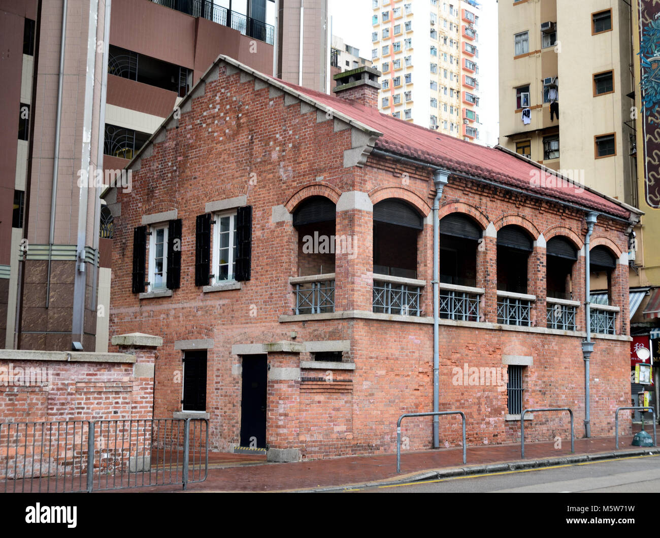 Edificio di mattoni rossi, costruito nel 1895 come una stazione di pompaggio di acqua, è ora un patrimonio documentato in Yau Ma Tei, Kowloon Foto Stock