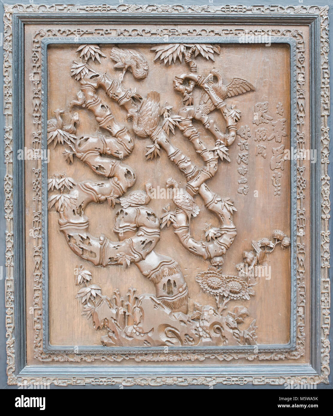 Antiche sculture in legno i caratteri cinesi 'fu', che significa benedizione e buona fortuna. Foto Stock