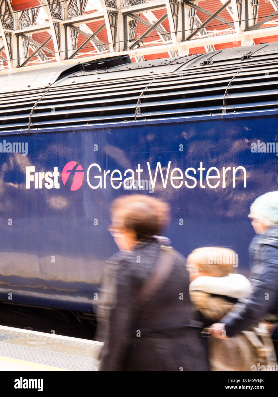 First Great Western Train, Paddington Station, Londra, Inghilterra, Regno Unito, GB. Foto Stock