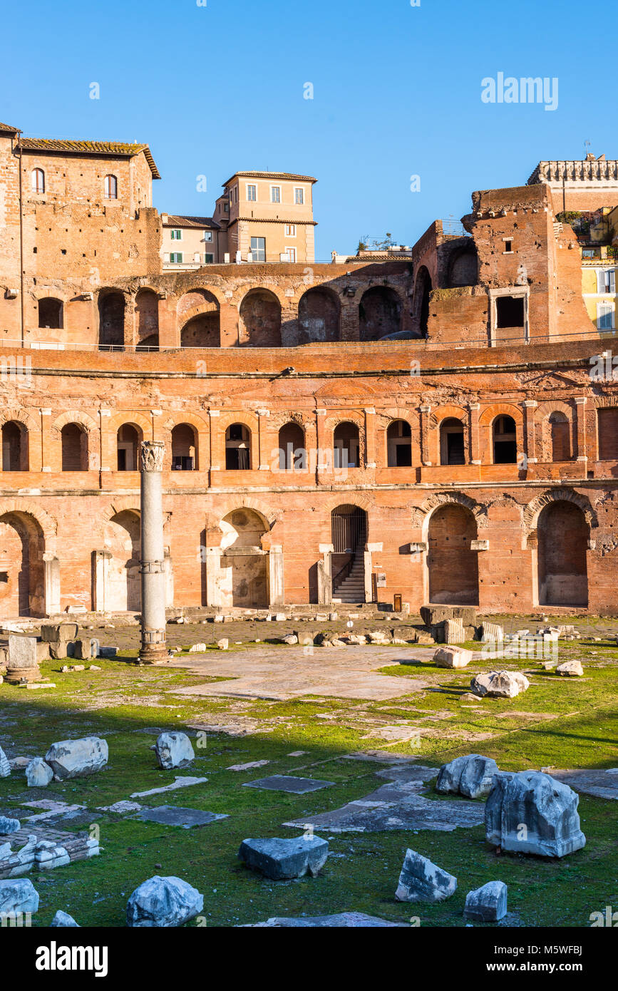 Mercati di Traiano e il Forum è un grande complesso di rovine nella città di Roma, Italia, situato sulla Via dei Fori Imperiali di Roma, lazio, Italy. Foto Stock
