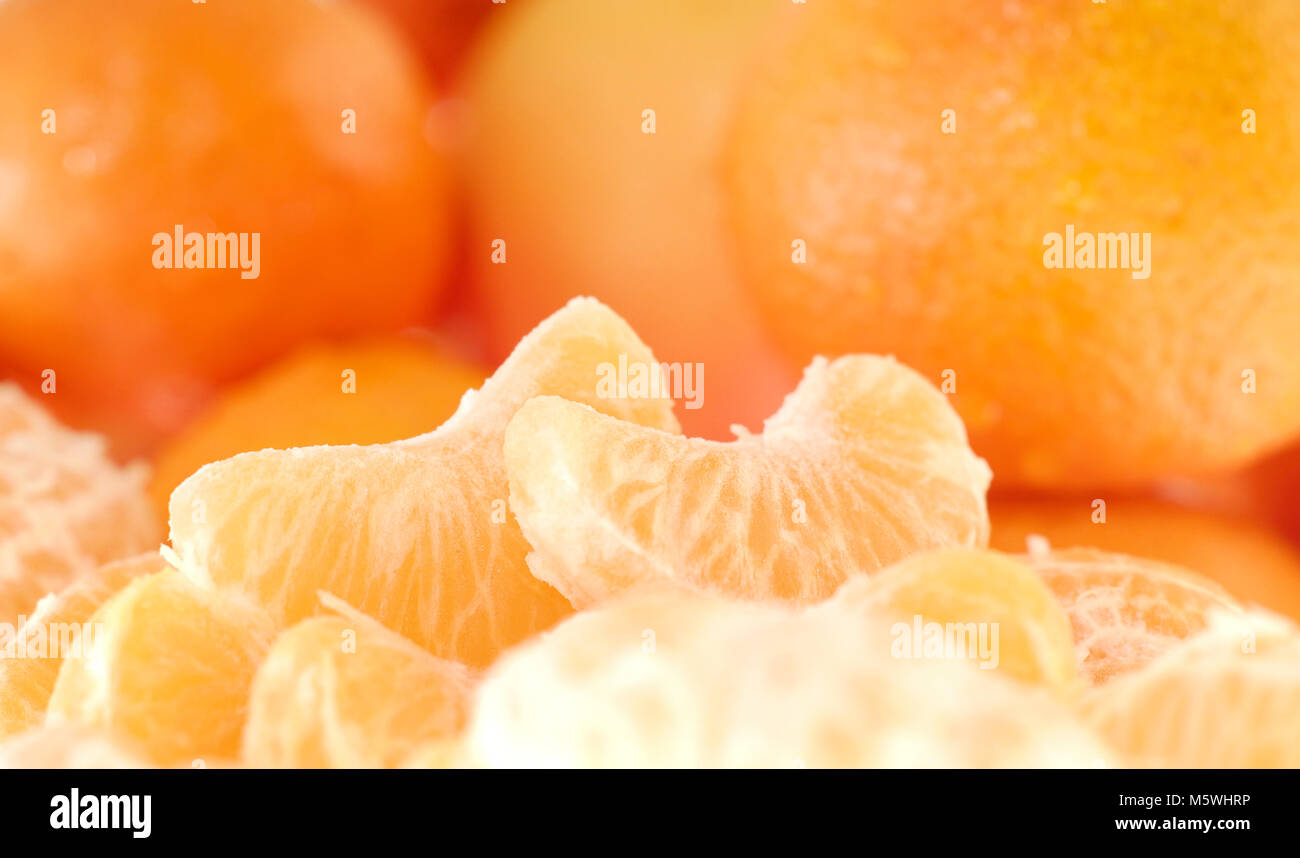 Tutta la frutta di colore arancione e segmenti di pelati Foto Stock