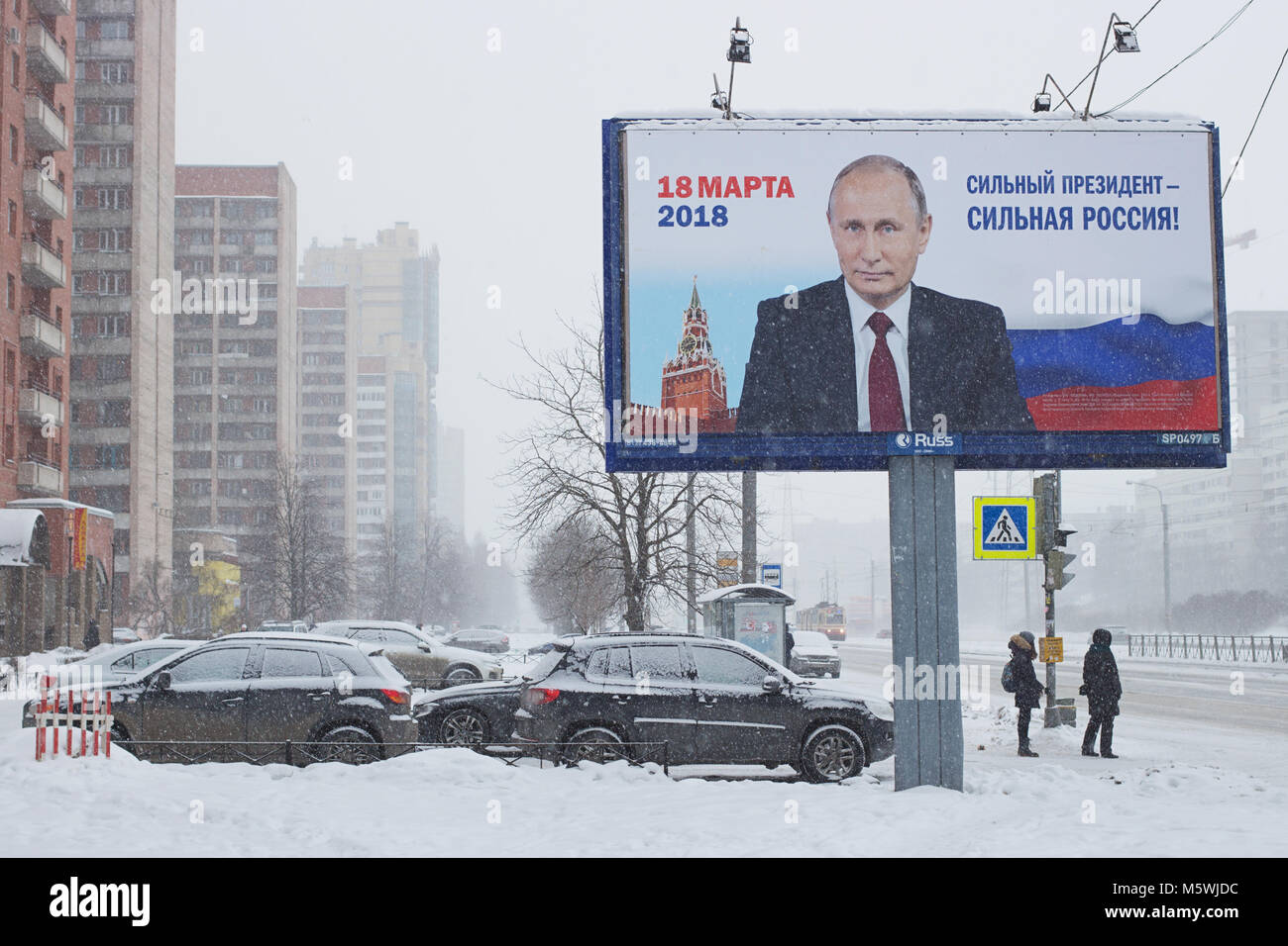 Elezioni presidenziali in Russia, 2018. Banner con il presidente Putin per la strada di San Pietroburgo, Russia Foto Stock