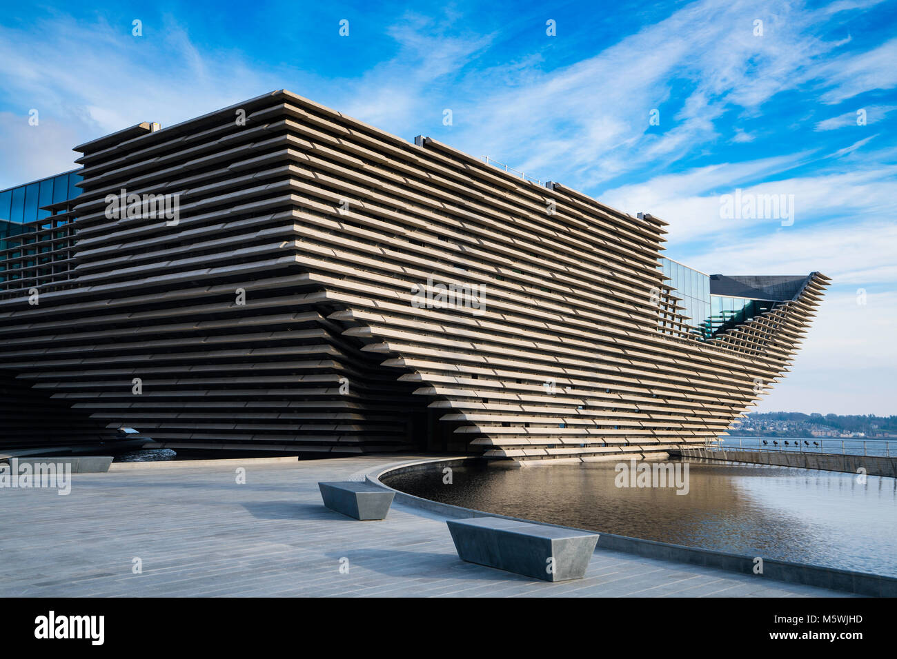 Vista recentemente completato V&un Museo del Design a Dundee, Tayside, Scozia. Architetto Kengo Kuma & Associates Foto Stock